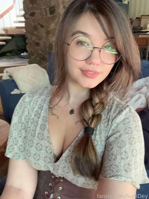 Going to a concert tonight! I’m so excited I got ready super early. 😂

PPV set for subscribers 🥰

 #fyp #sundress #selfie #nonnude #sfw 