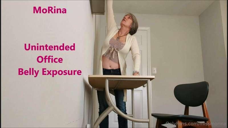 Free preview of "Unintended Office Belly Button Exposure"
Yo..
