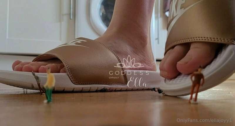 You stand no chance against Me & My Nike slides. 
Giantess c..