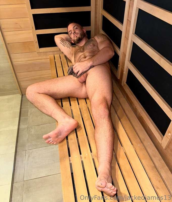 Need someone to put this cock in their mouth to get it hard ..