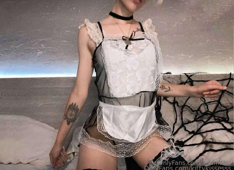 🔥 CRAZY NYMPHO @kittykissesss IS WET RIGHT NOW 💦💦💦 She tired..