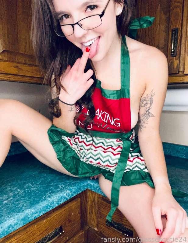 New Christmas set is headed to your inbox tonight!🎄🍪