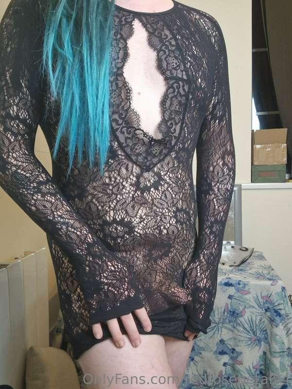 Wonder if looks better on my floor as can't contain me