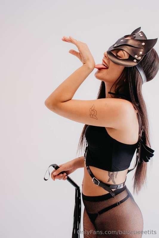 💘  FREE   💘https://onlyfans.com/sweetdom…She is voluptuous w..