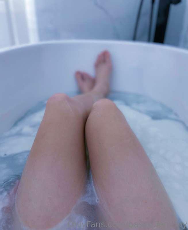 feeling so lazy and feminine come be my big spoon in the tub