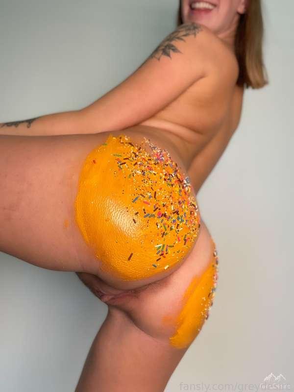 I have some cake for you 🍑