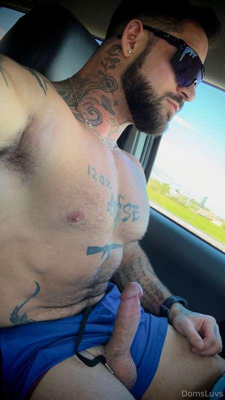 Hairy man with a hard hammer 😏