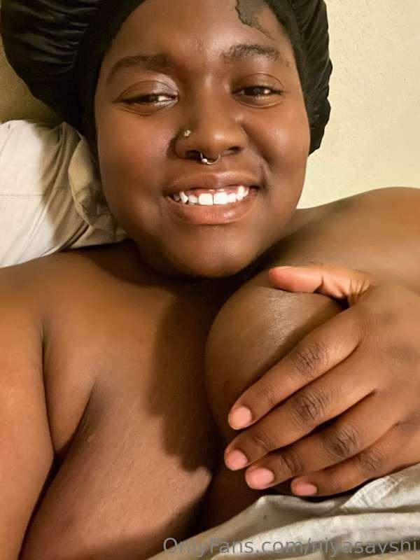 Bed and tv sounds so good 🩷 come join me?