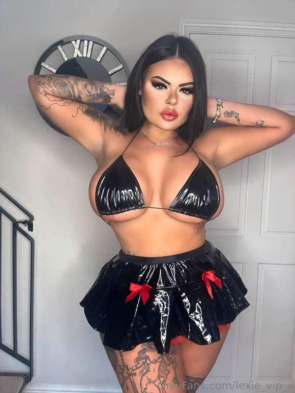 A body made for short skirts and bikinis 😈