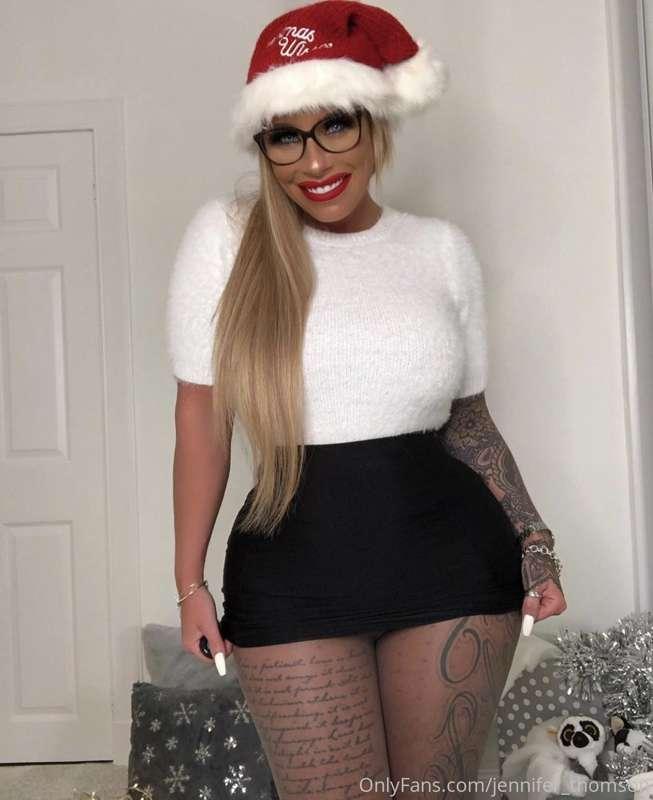 Missus Clause isn’t wearing panties... Santa’s helper is a n..