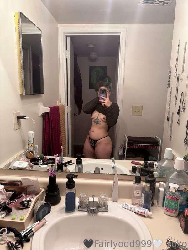 Goodmorning sweet cheeks
Which of my curves do you love the ..