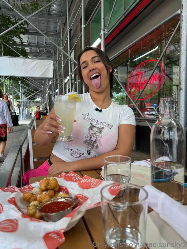 IT’S FRIDAY BITCHES CHEERRSSSS👅