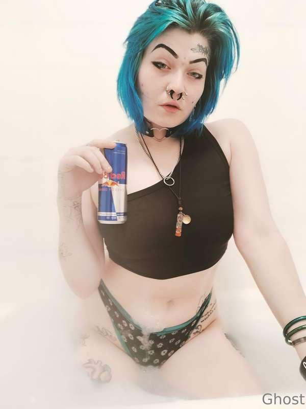 Today was stupid. So I got super stoned and took some pics f..