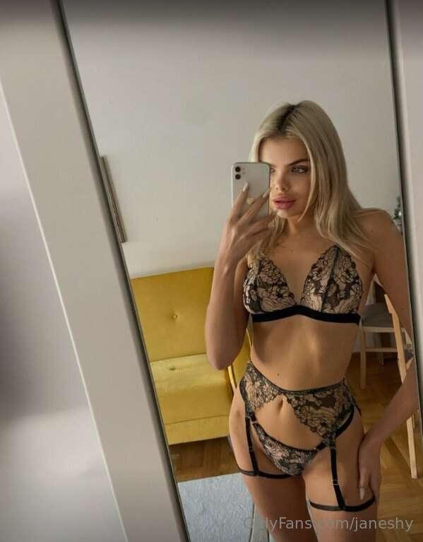 Text this hot blonde right now @baylin_grey 🍭She's online an..
