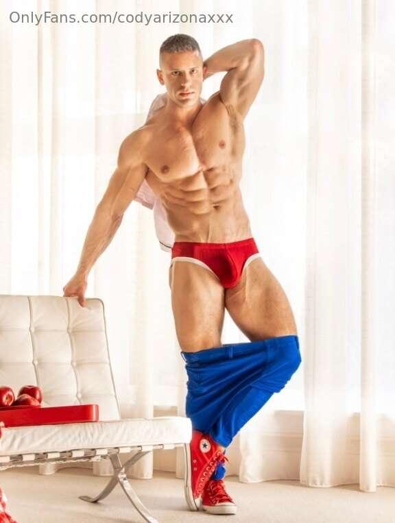 Happy 4th from your muscle daddy😈