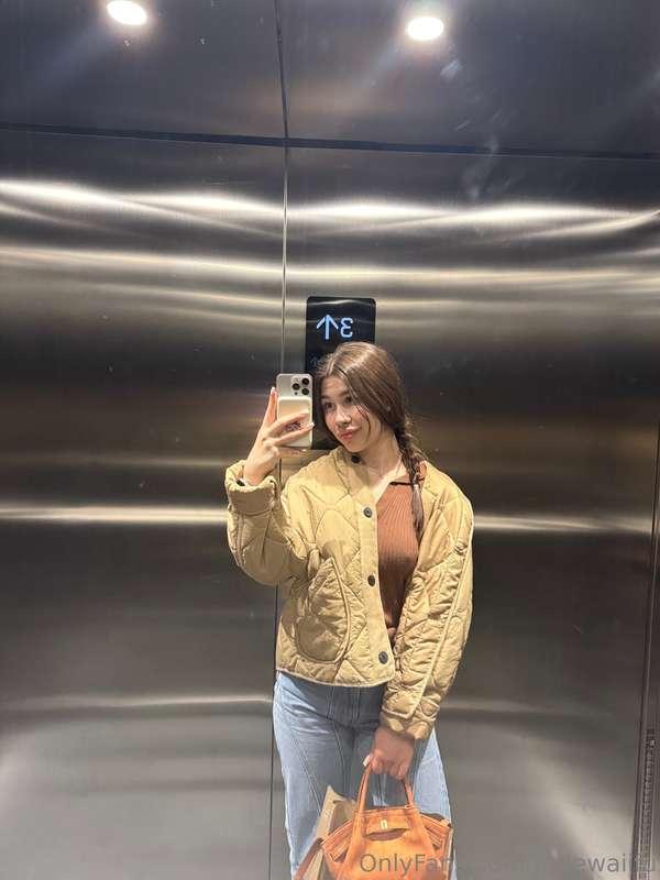 It's a good thing people invented elevators👍 after a hard da..