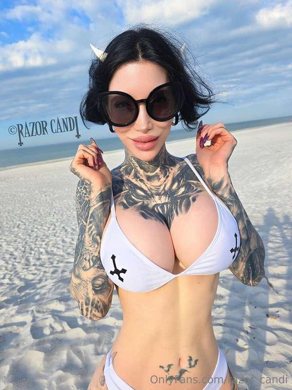 Have a wicked Sunday 😈unlock to see the topless/nude version..