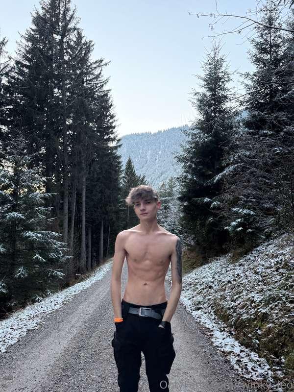 Okay, I admit it. It's getting slightly cold now. ❄️ What wo..