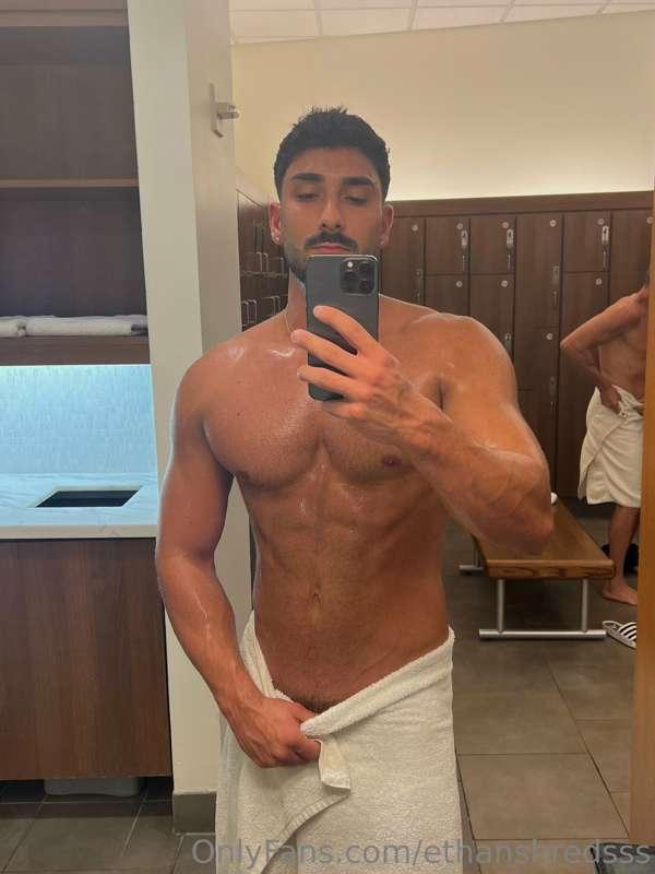 Come lick the sweat off me