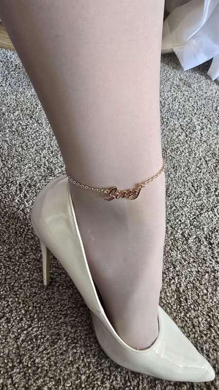 Do you like my new anklet? 🥰 wish I could find one that said..