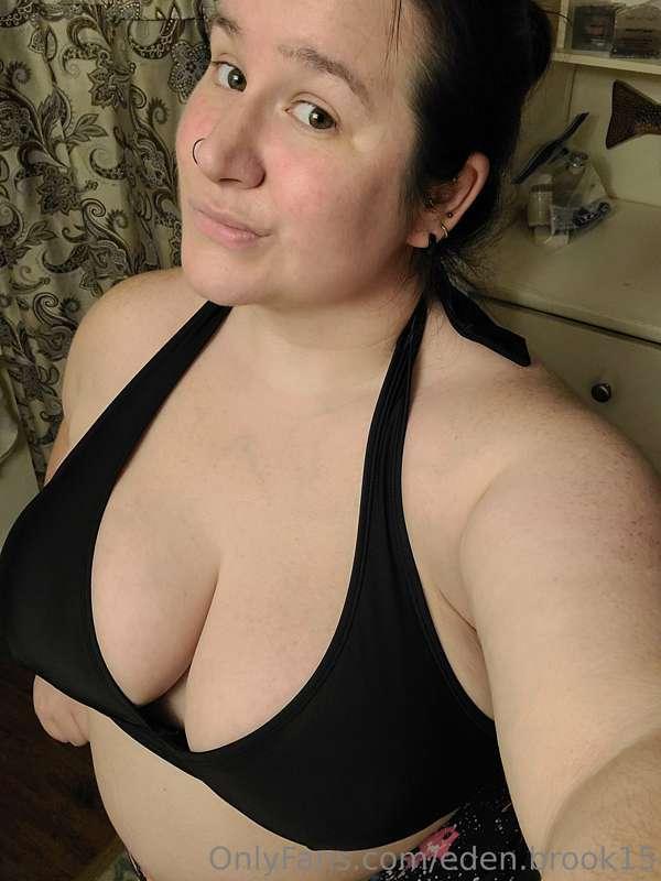 Would you take me swimming on the first date? 😊