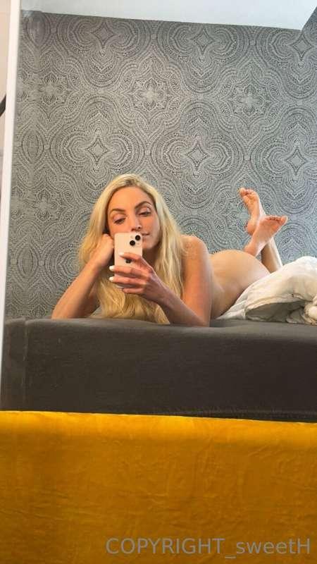 POV: your first view after you open your eyes in the morning..