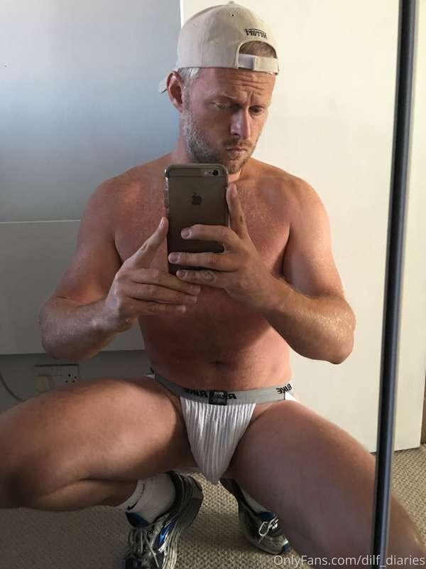 Who wants me to take a seat on their face like this? 👅
