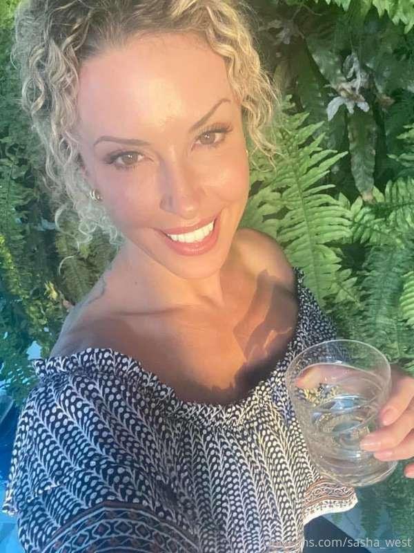 Have a wonderful & 😈 weekend lovers 💕