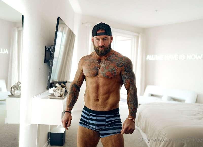 Giving away FREE SUBSCRIPTIONS But to follow my Free OF acco..