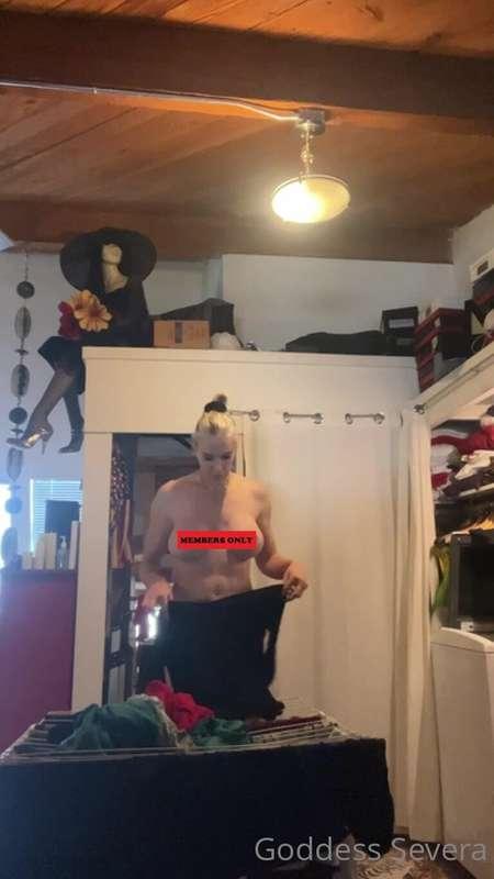 Wouldn't you love to be here to help Me with My laundry? Doi..