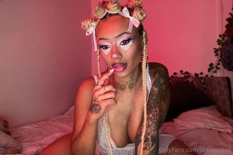 Tonight I can be your baby girl 🎀