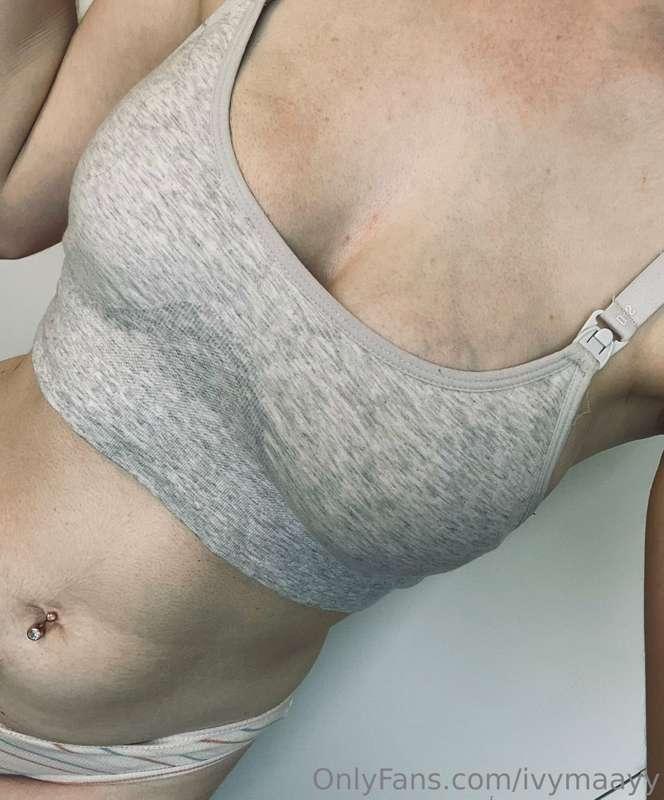 What do you prefer dressy lingerie or casual 🤷🏻‍♀️