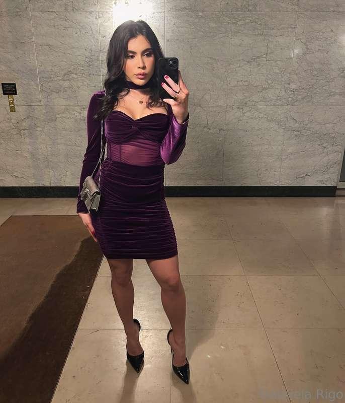 Why don't you come play with your bitch 😈 right now, I'm hor..