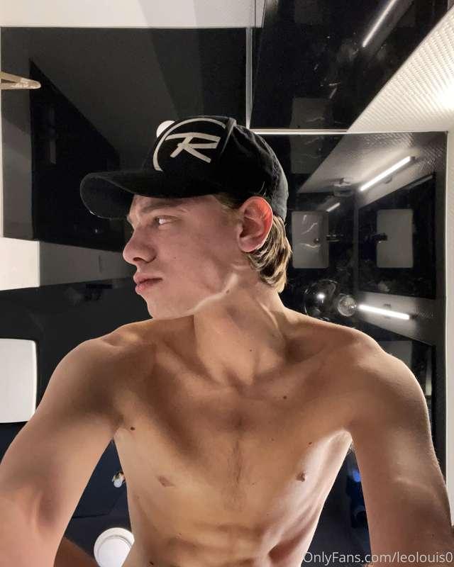 Morning bathroom selfie, my friends asked what I was doing t..