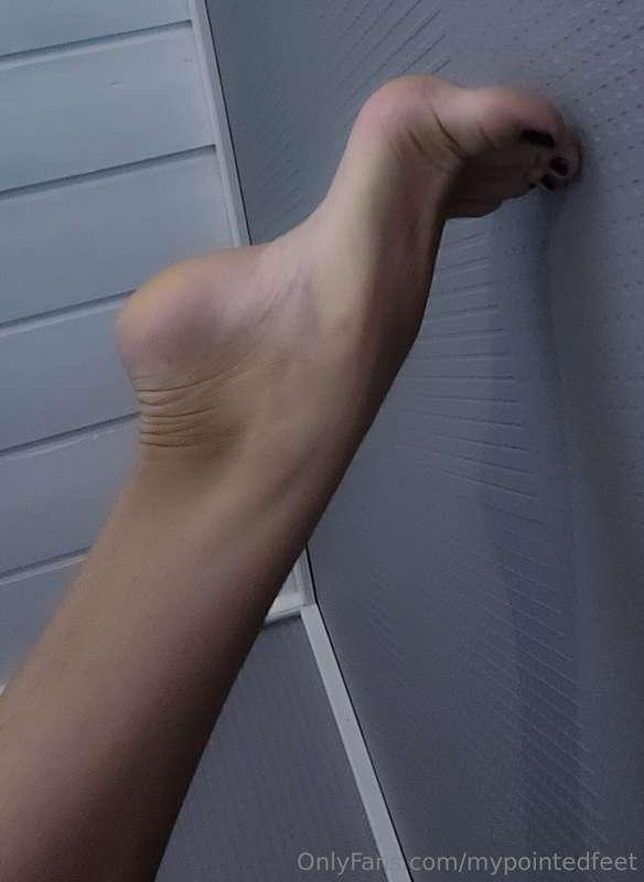 Bending and flexing, showcasing my arches in all their glory..