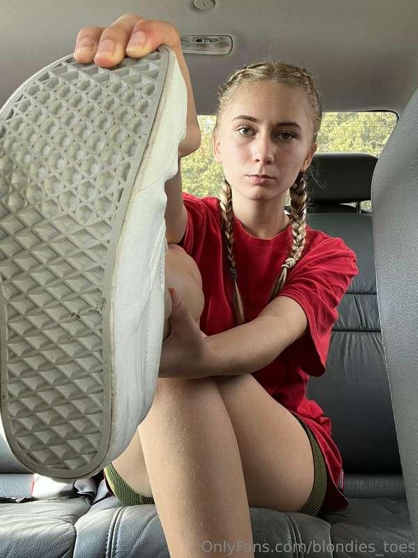 New pics 👧🏼 🦶🏻