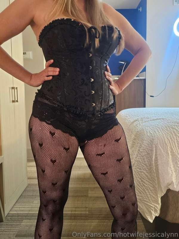 I had another fun date tonight with my bull. He made me squi..