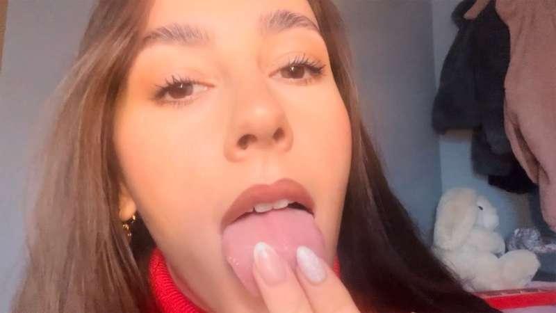 ASMR- Spit painting and tongue tapping