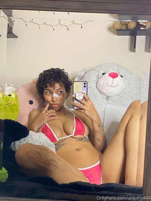 do you think i look pretty in pink 🥺? more photos and a slop..