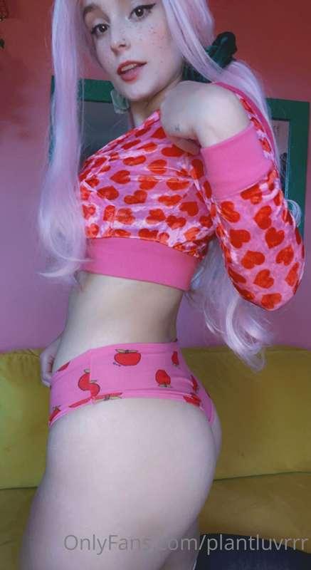 Stripping, booty spreading, nude twerking, and booty smother..