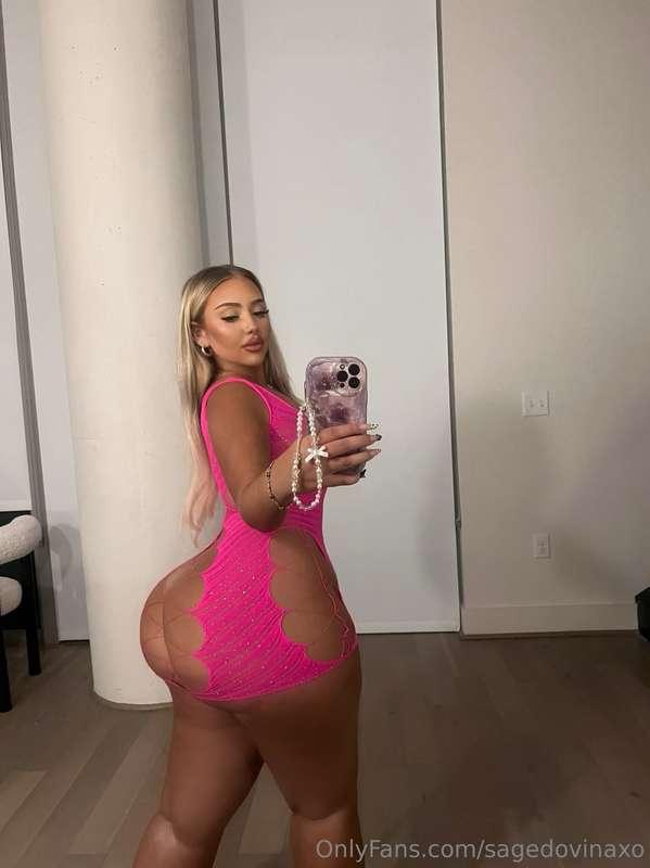 ready for our date 🥰