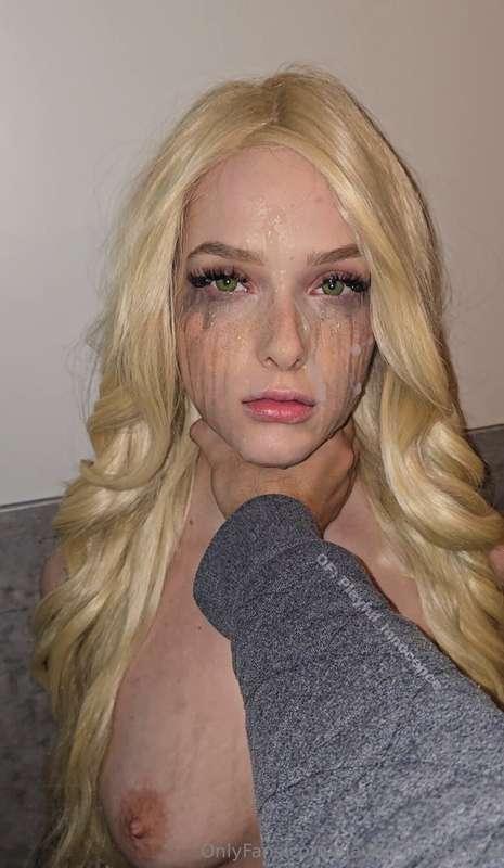 #Ruined Doll. Looks like a poster from a horror movie, don't..