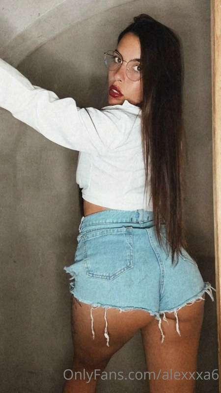Can you still concentrate with my cute ass in your face? 😈🙈