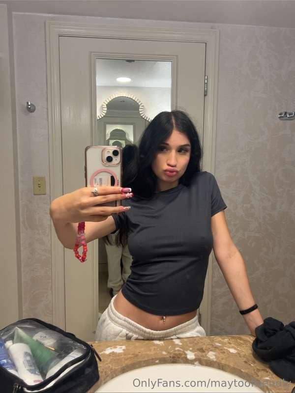 Going live everyday 🤑😍!!! Who’s going to play with me??? 