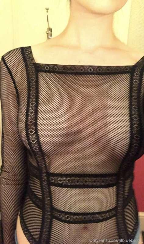 I’ve been really liking mesh tops lately 😉