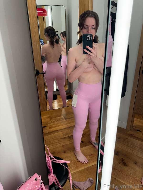 does anyone wanna buy me a new pair of lululemon pants? 🥹 i ..