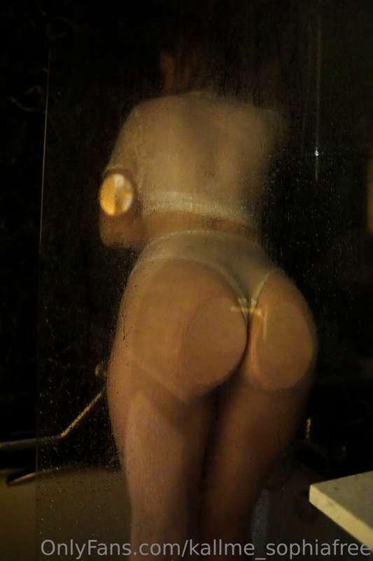 You should join my wet Wednesday at @kallme_sophia