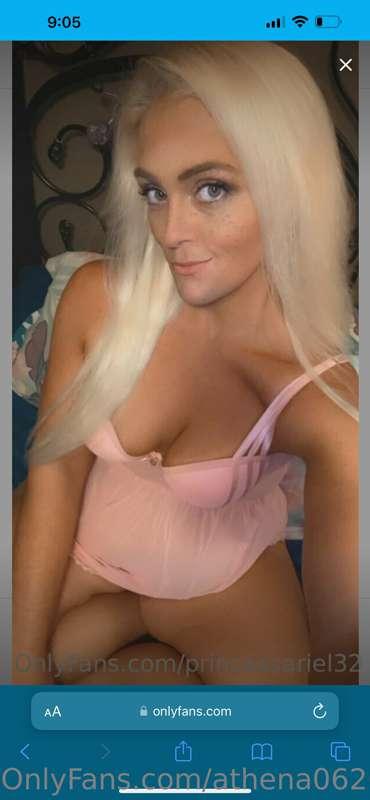 Go follow & sub to this Hot Milf!!!
Dick ratings (text&video..
