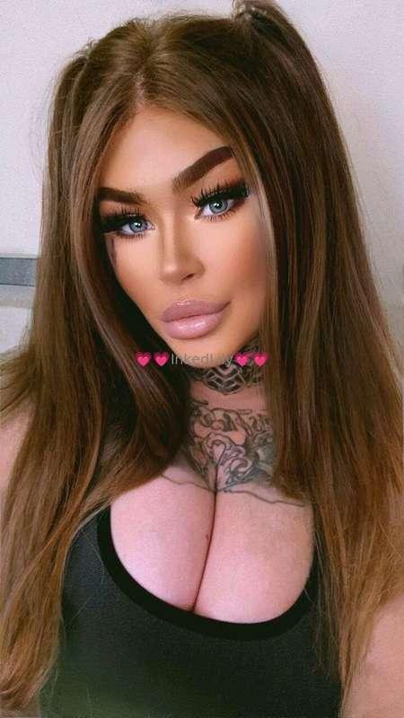 Do you like how my tits look in this outfit?