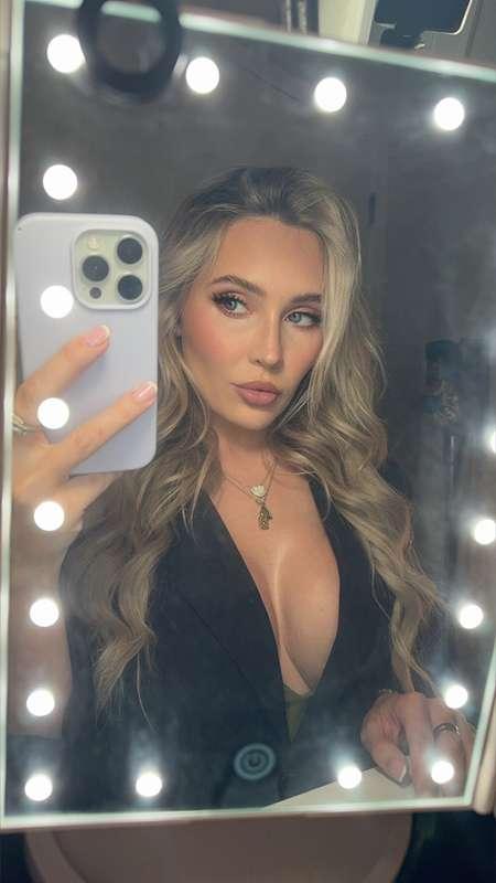 LIVE tonight at 7pm pst 💖 Giving special attention to the on..